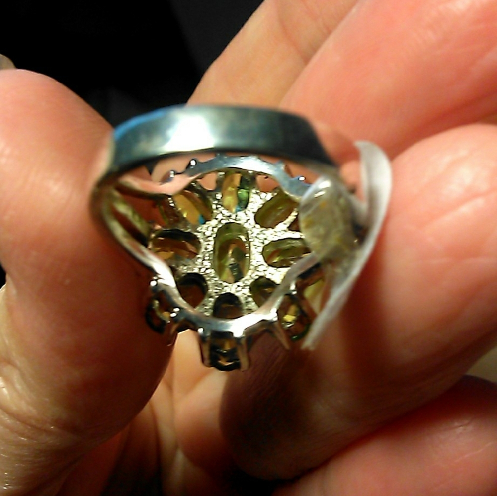 VINTAGE STERLING 925 SILVER RING W/ 9 LIGHT GREEN OVAL PERIDOT  SZ. 5 BEAUTY - Picture 7 of 11
